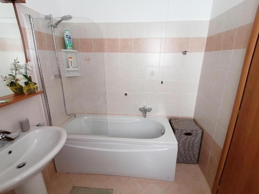 La Casa Di Sara In Valsassina Apartman Introbio Kültér fotó